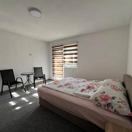 Weekend House & Dubrave Semesterbostad *