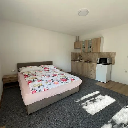 Weekend House & Dubrave Semesterbostad Visoko