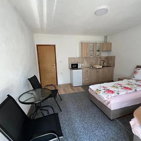 Semesterbostad Weekend House & Dubrave